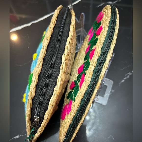 Village Lift Straw clutches - Picture 6 of 10